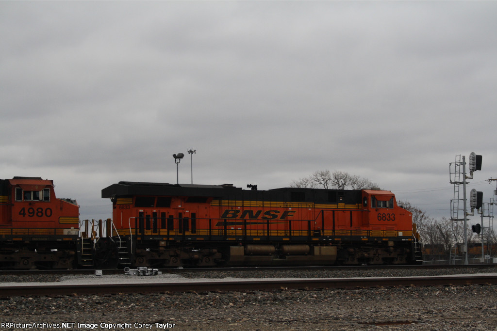 BNSF 6833